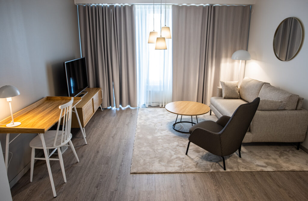 Hotel Mattsin viihtyisät huoneistot ovat saatavilla niin lyhyt- kuin pitkäaikaismajoitukseen Espoossa.